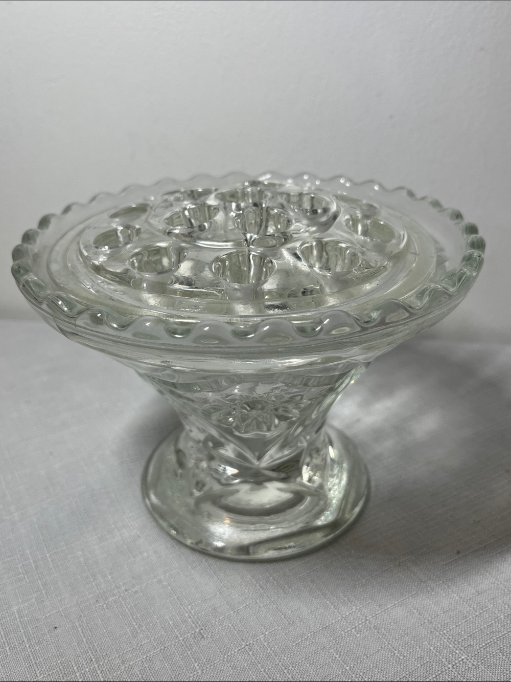 Vintage Anchor Hocking EAPC Star of David Flower Frog Vase 
Pressed glass